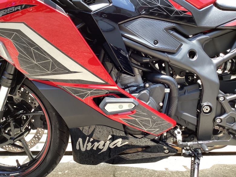 Ｎｉｎｊａ　ＺＸ−２５Ｒ　ＳＥ