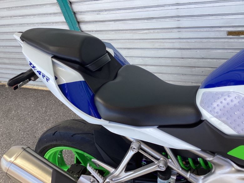 Ｎｉｎｊａ　ＺＸ−４ＲＲ