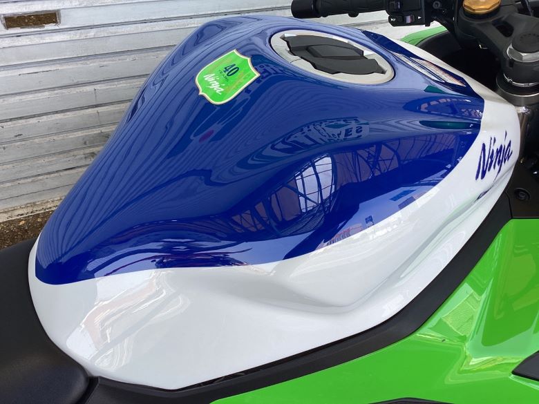 Ｎｉｎｊａ　ＺＸ−４ＲＲ