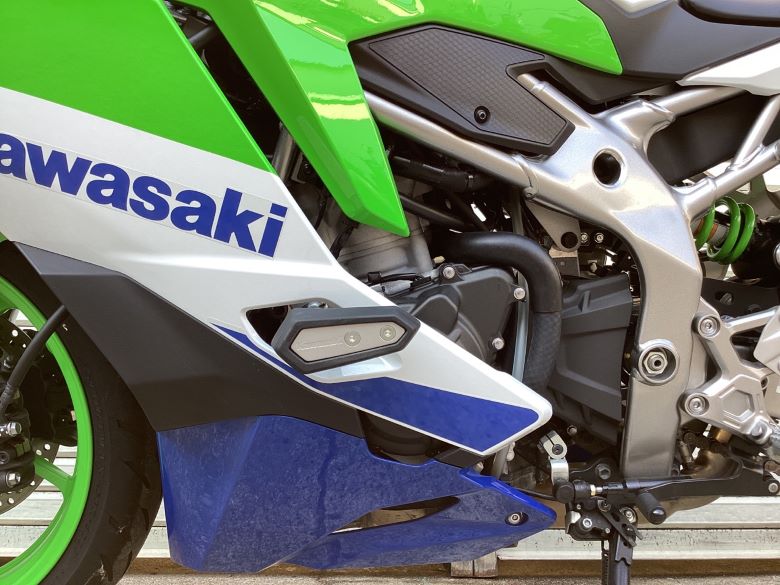 Ｎｉｎｊａ　ＺＸ−４ＲＲ