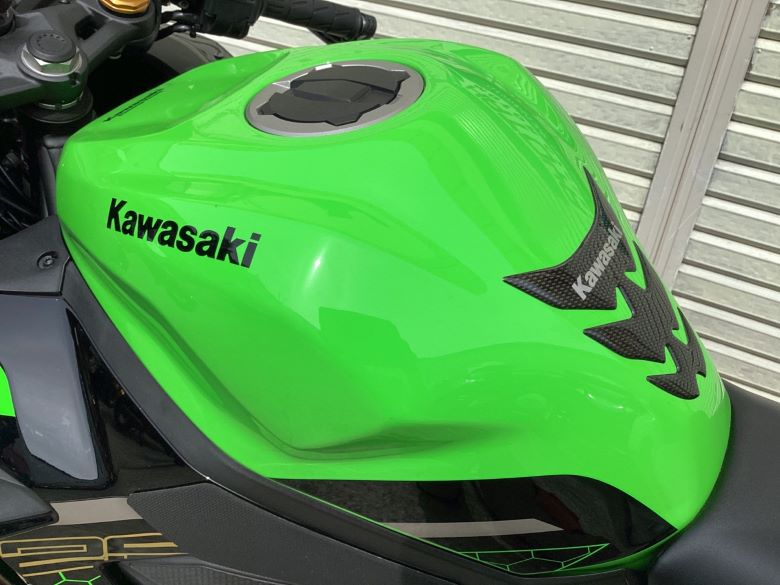 Ｎｉｎｊａ　ＺＸ−２５Ｒ　ＳＥ