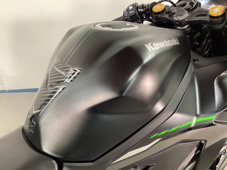 Ｎｉｎｊａ　ＺＸ−４Ｒ　ＳＥ