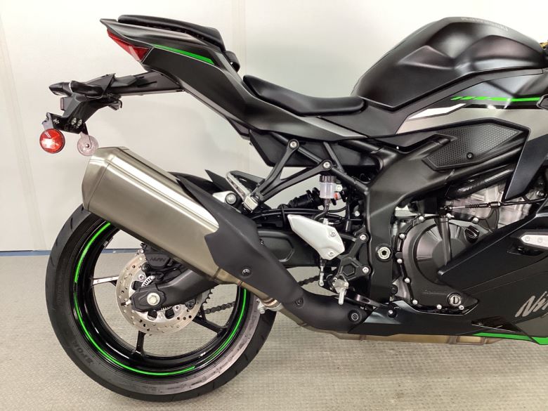 Ｎｉｎｊａ　ＺＸ−４Ｒ　ＳＥ