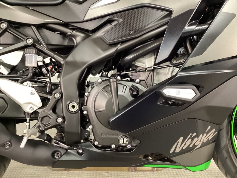 Ｎｉｎｊａ　ＺＸ−４Ｒ　ＳＥ