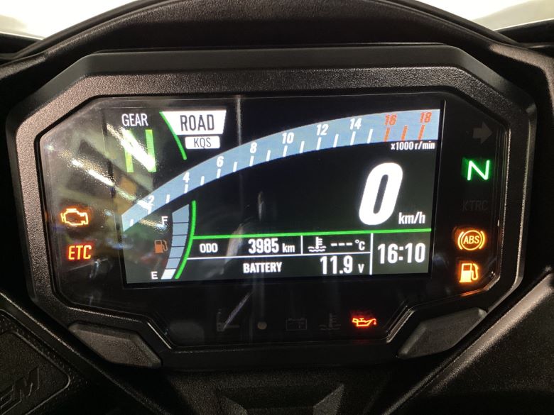 Ｎｉｎｊａ　ＺＸ−４Ｒ　ＳＥ