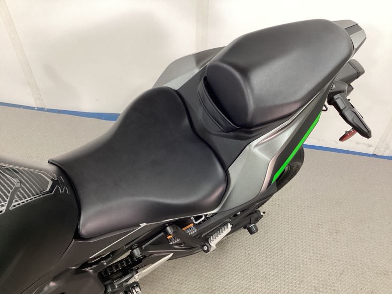 Ｎｉｎｊａ　ＺＸ−４Ｒ　ＳＥ