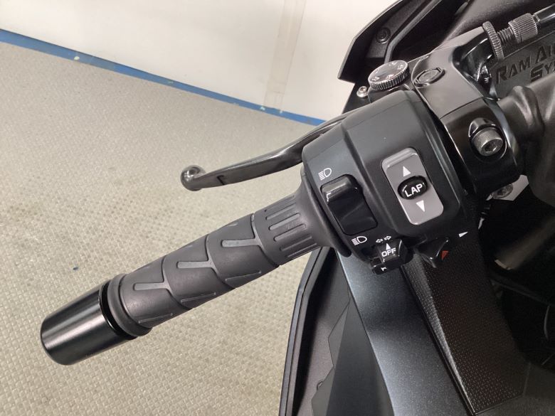 Ｎｉｎｊａ　ＺＸ−４Ｒ　ＳＥ