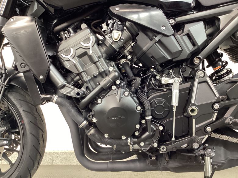 ＣＢ１０００Ｒ