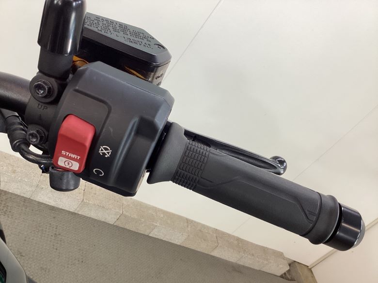 ＣＢ１０００Ｒ