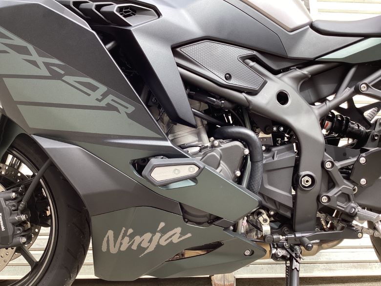 Ｎｉｎｊａ　ＺＸ−４Ｒ　ＳＥ