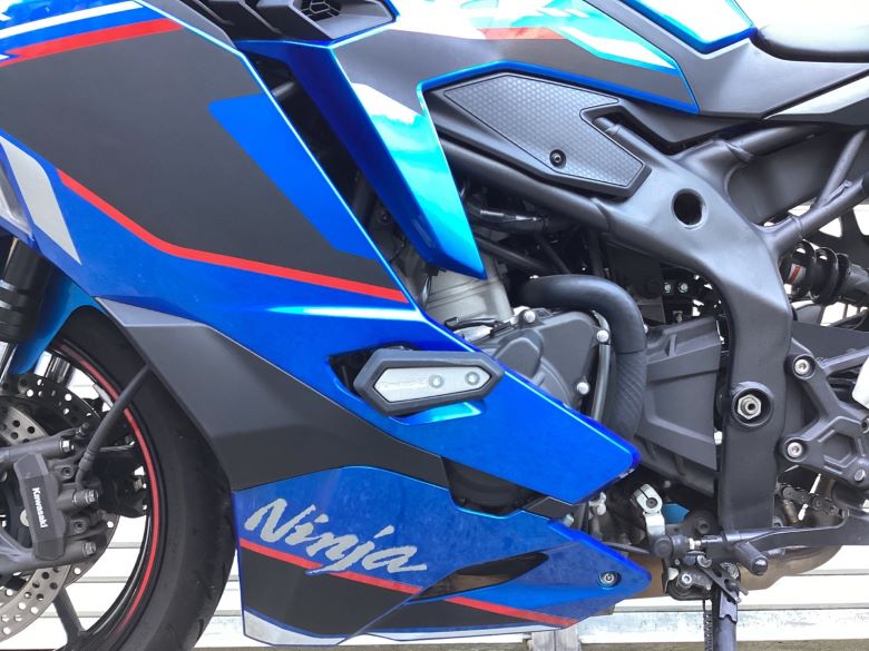Ｎｉｎｊａ　ＺＸ−４Ｒ　ＳＥ