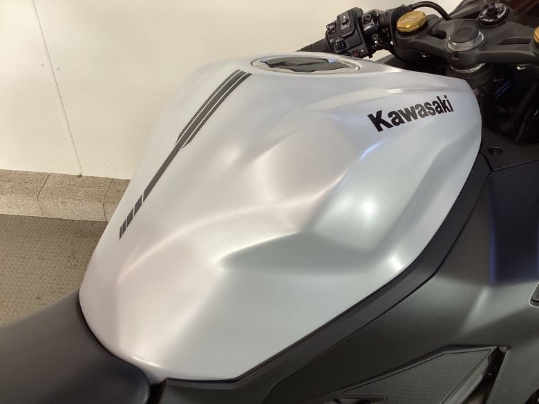 Ｎｉｎｊａ　ＺＸ−４Ｒ　ＳＥ