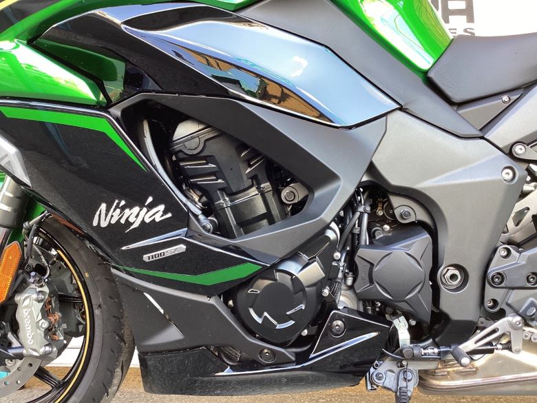 Ｎｉｎｊａ　１１００　ＳＸ　ＳＥ