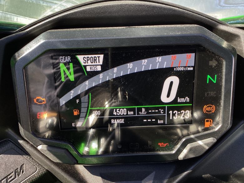 Ｎｉｎｊａ　ＺＸ−４ＲＲ