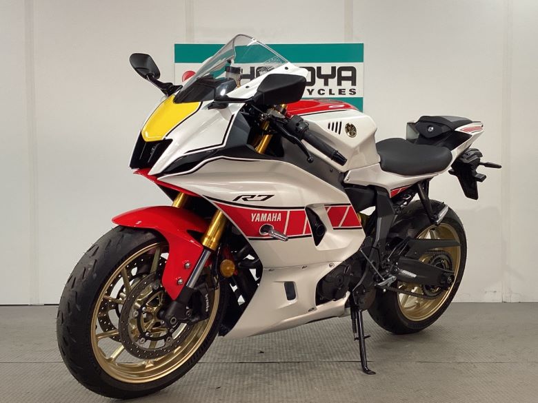 ＹＺＦ−Ｒ７