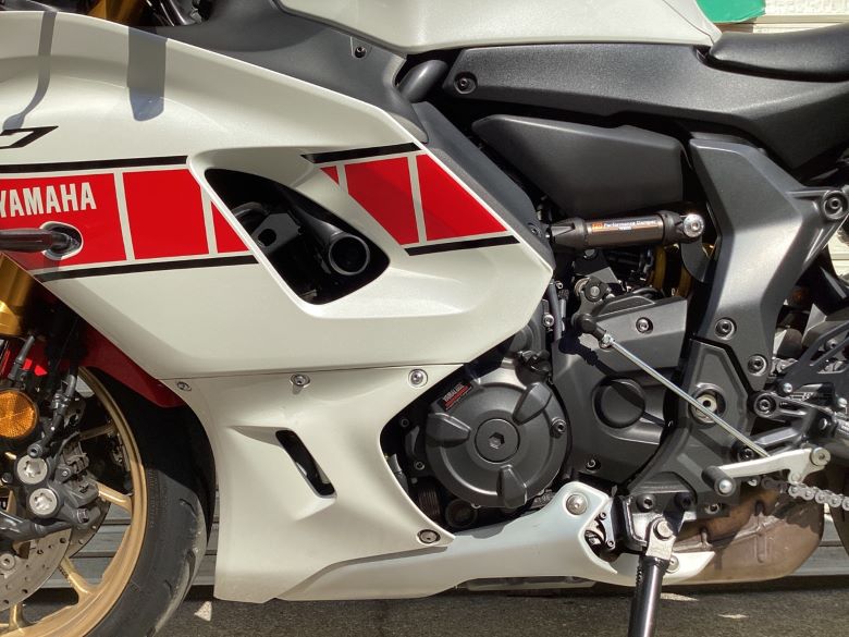ＹＺＦ−Ｒ７