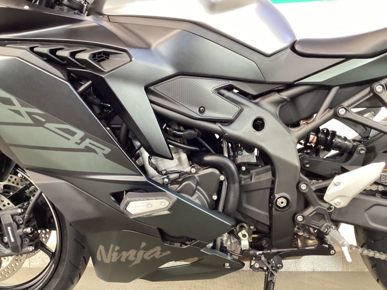 Ｎｉｎｊａ　ＺＸ−４Ｒ　ＳＥ
