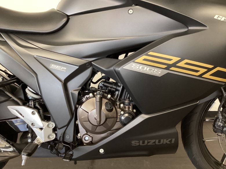 ＧＩＸＸＥＲ　ＳＦ　２５０