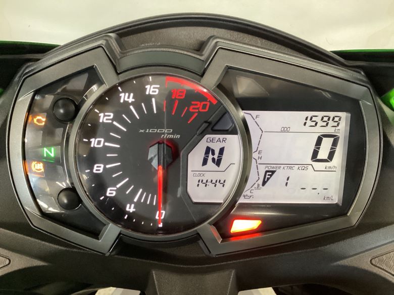 Ｎｉｎｊａ　ＺＸ−２５Ｒ　ＳＥ