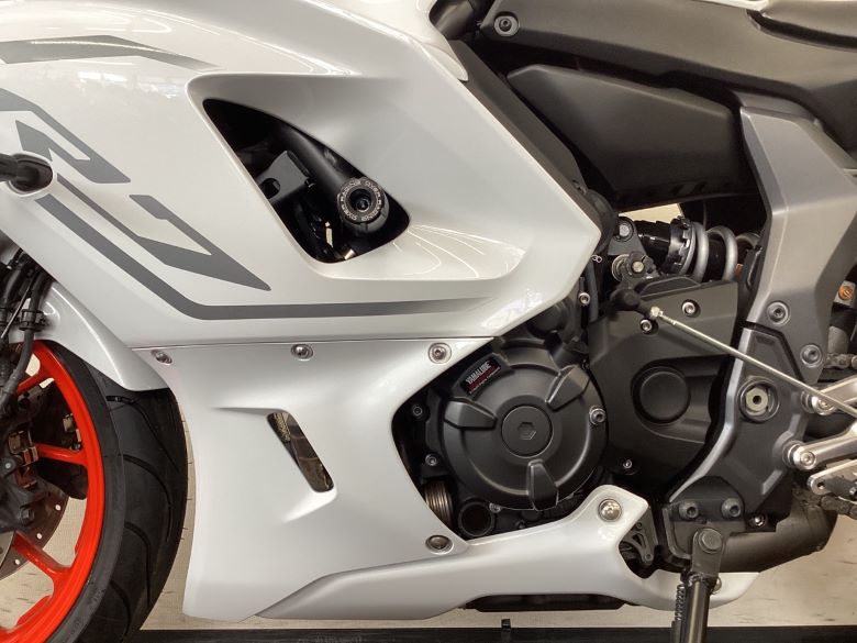 ＹＺＦ−Ｒ７