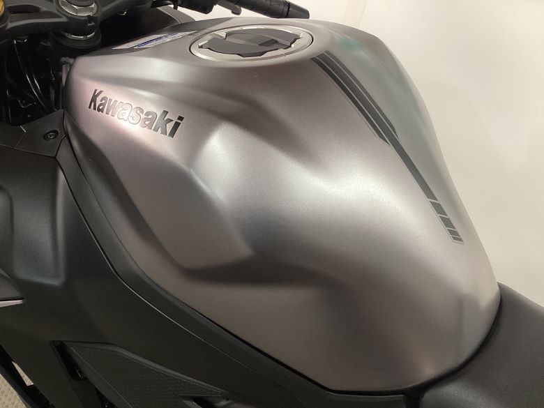 Ｎｉｎｊａ　ＺＸ−４Ｒ　ＳＥ