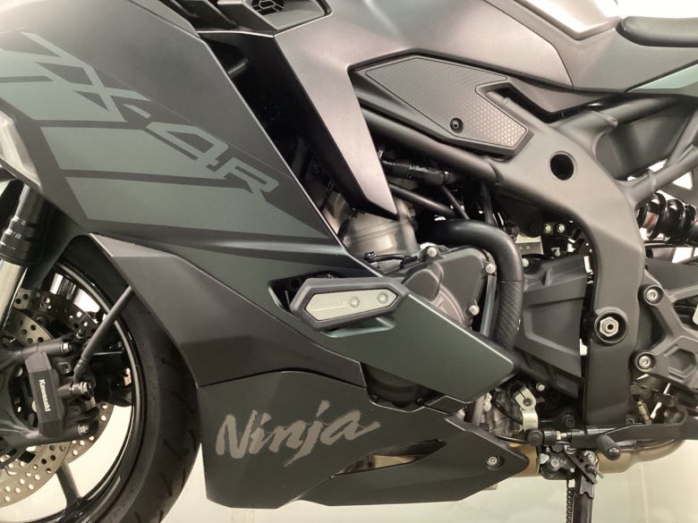 Ｎｉｎｊａ　ＺＸ−４Ｒ　ＳＥ