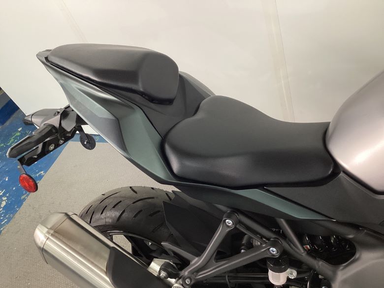 Ｎｉｎｊａ　ＺＸ−４Ｒ　ＳＥ