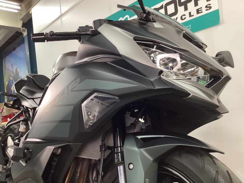 Ｎｉｎｊａ　ＺＸ−４Ｒ　ＳＥ