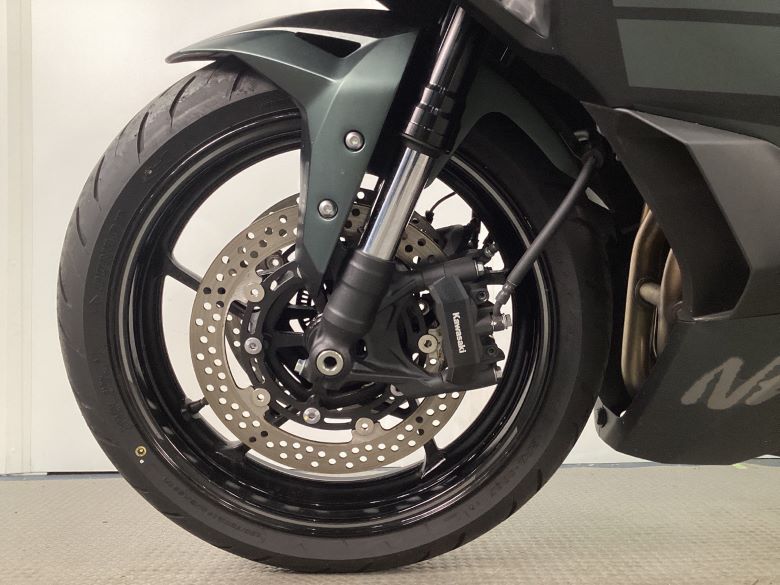 Ｎｉｎｊａ　ＺＸ−４Ｒ　ＳＥ