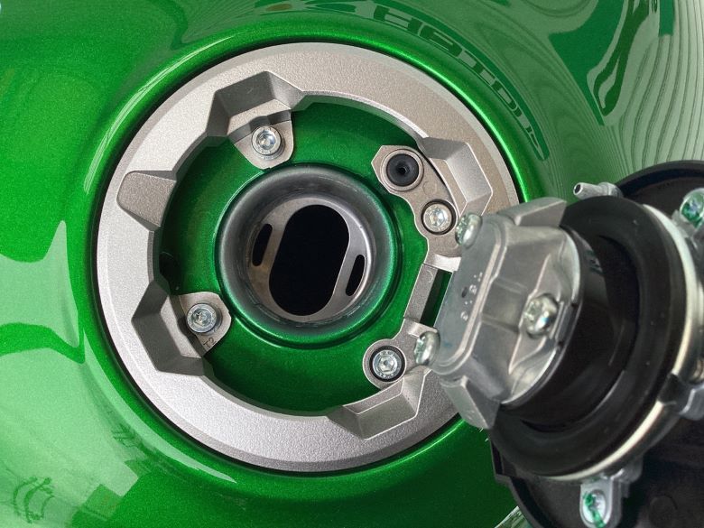 Ｎｉｎｊａ　１１００　ＳＸ　ＳＥ